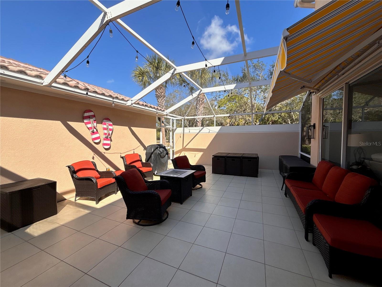 VILLAGEWALK - Residential