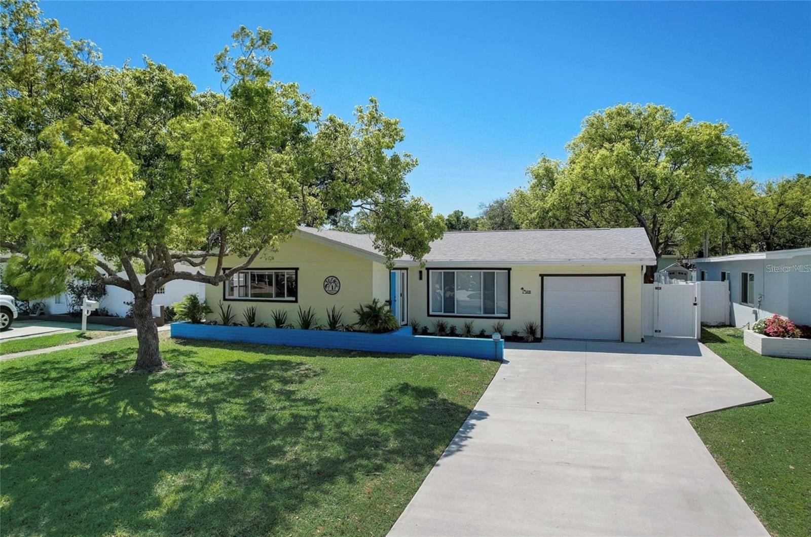 CRESTMONT - Residential