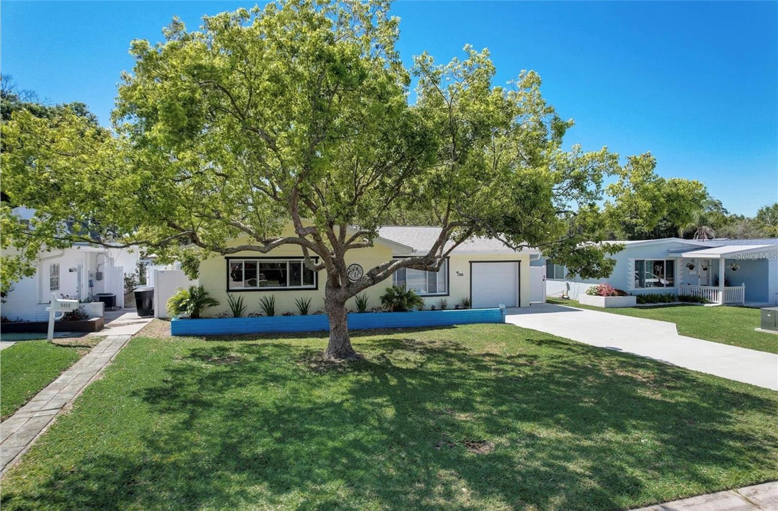 CRESTMONT - Residential