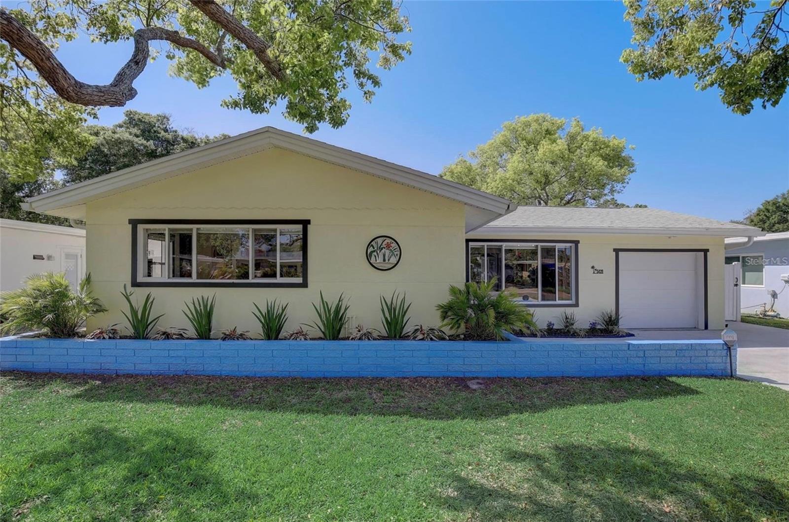 CRESTMONT - Residential