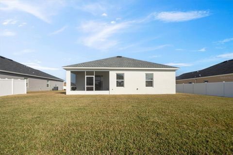 A home in AUBURNDALE