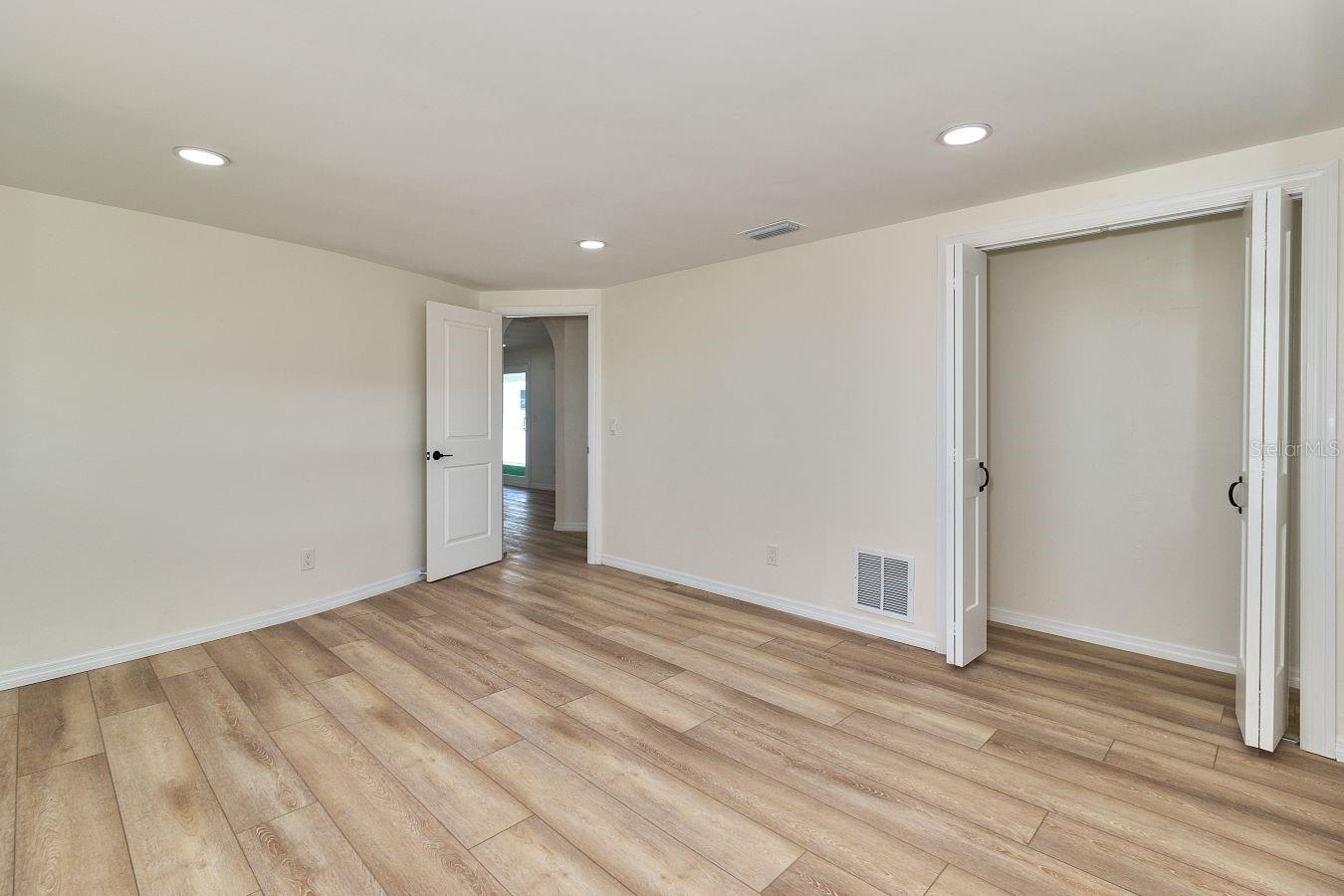 ISLAND ESTATES - Residential