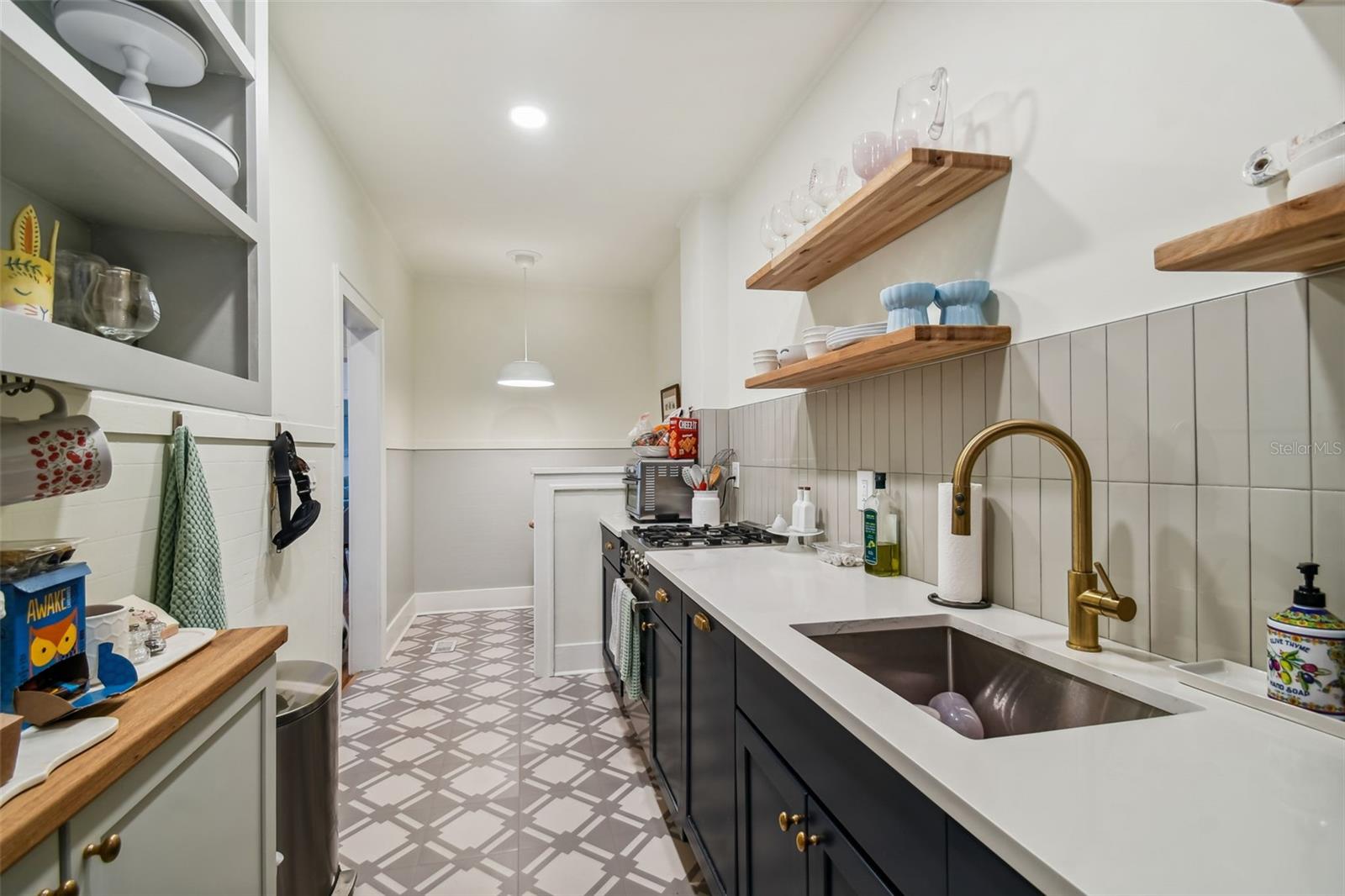 SOUTHVIEW CONDO - Residential Lease