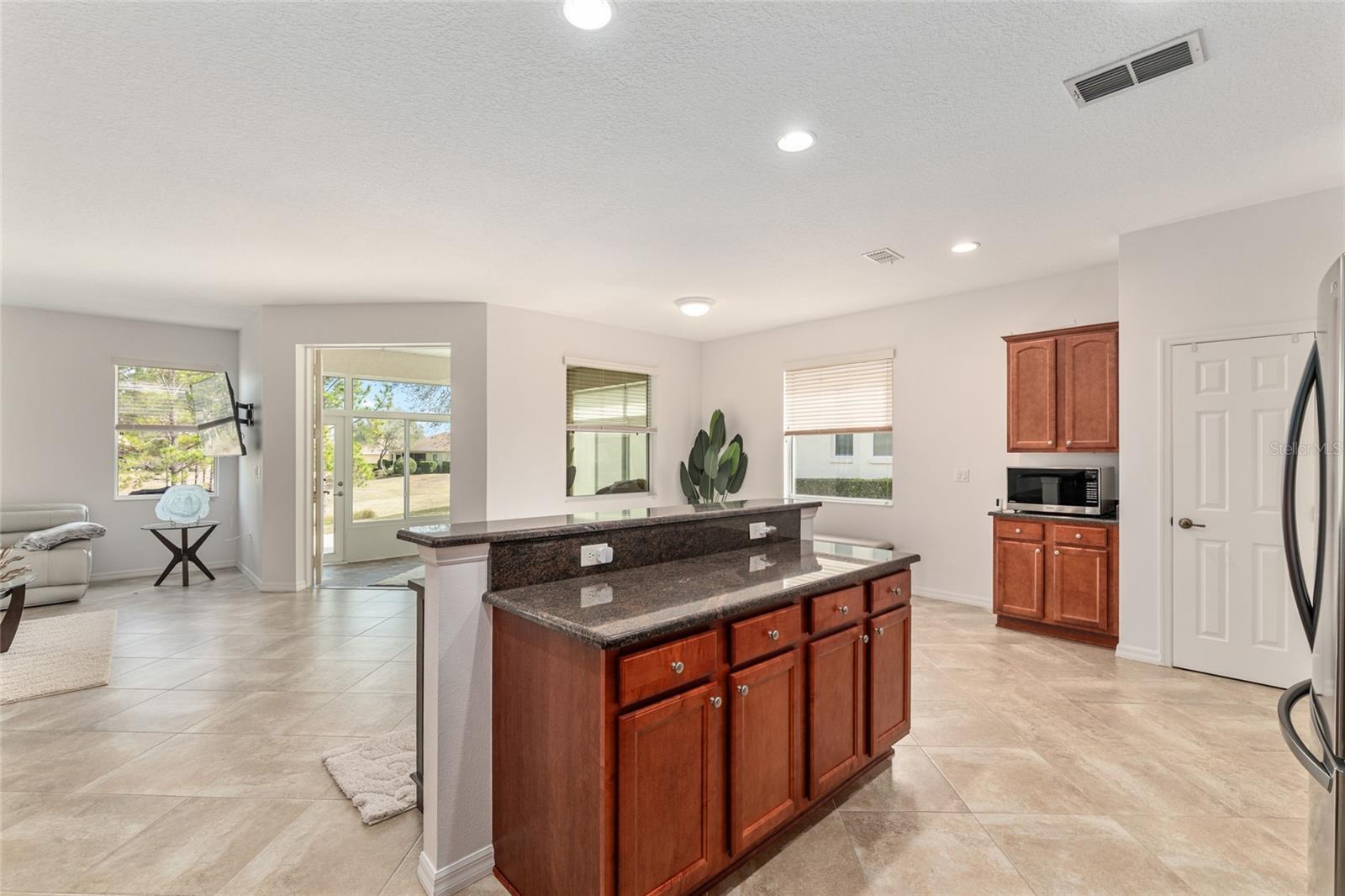 ON TOP OF THE WORLD - Residential