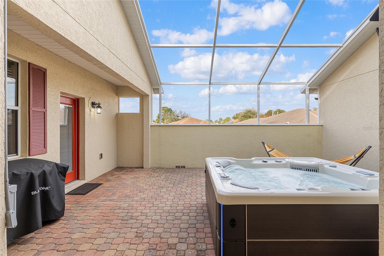 ON TOP OF THE WORLD - Residential