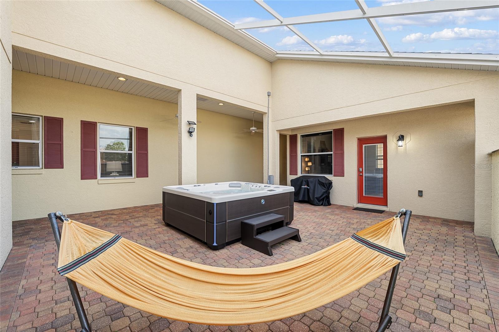 ON TOP OF THE WORLD - Residential