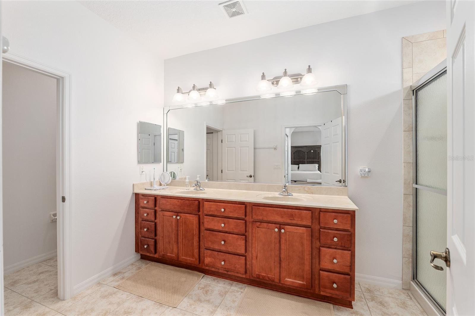 ON TOP OF THE WORLD - Residential