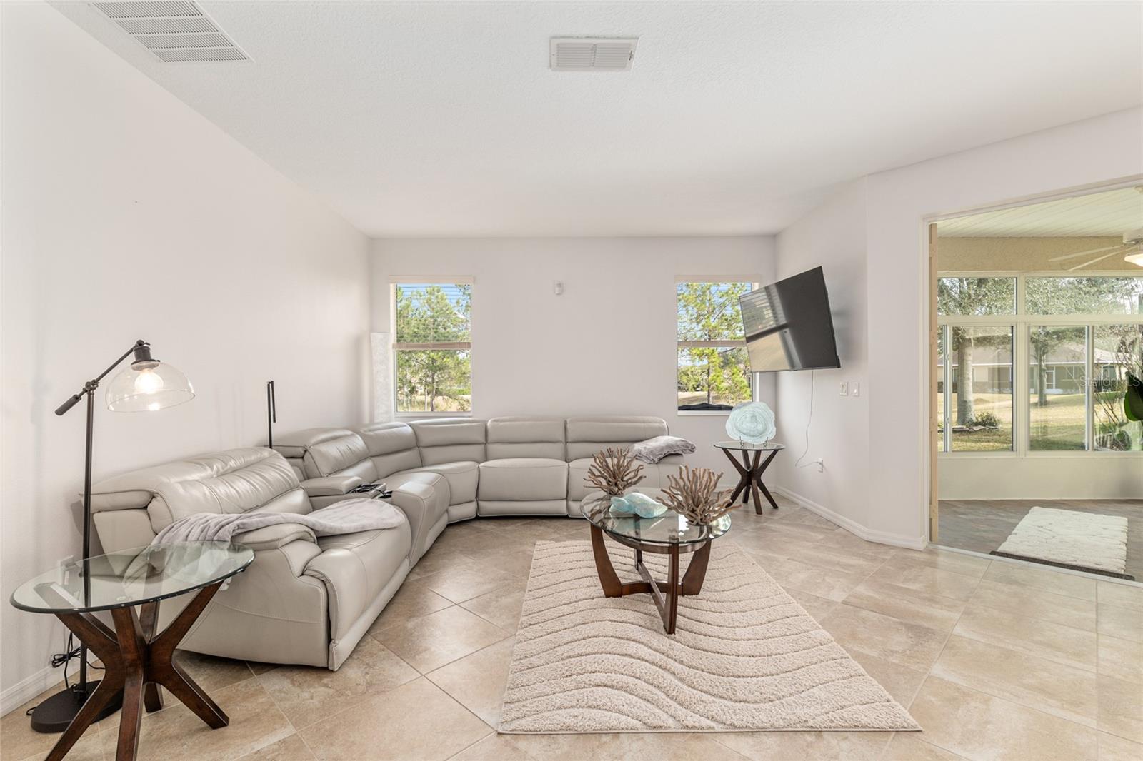 ON TOP OF THE WORLD - Residential