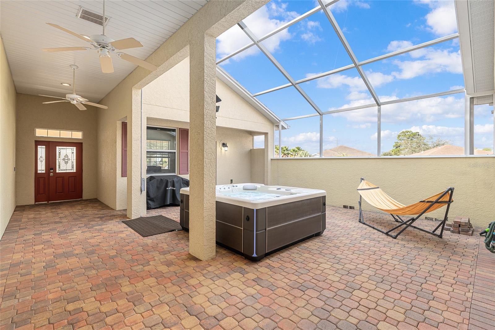 ON TOP OF THE WORLD - Residential