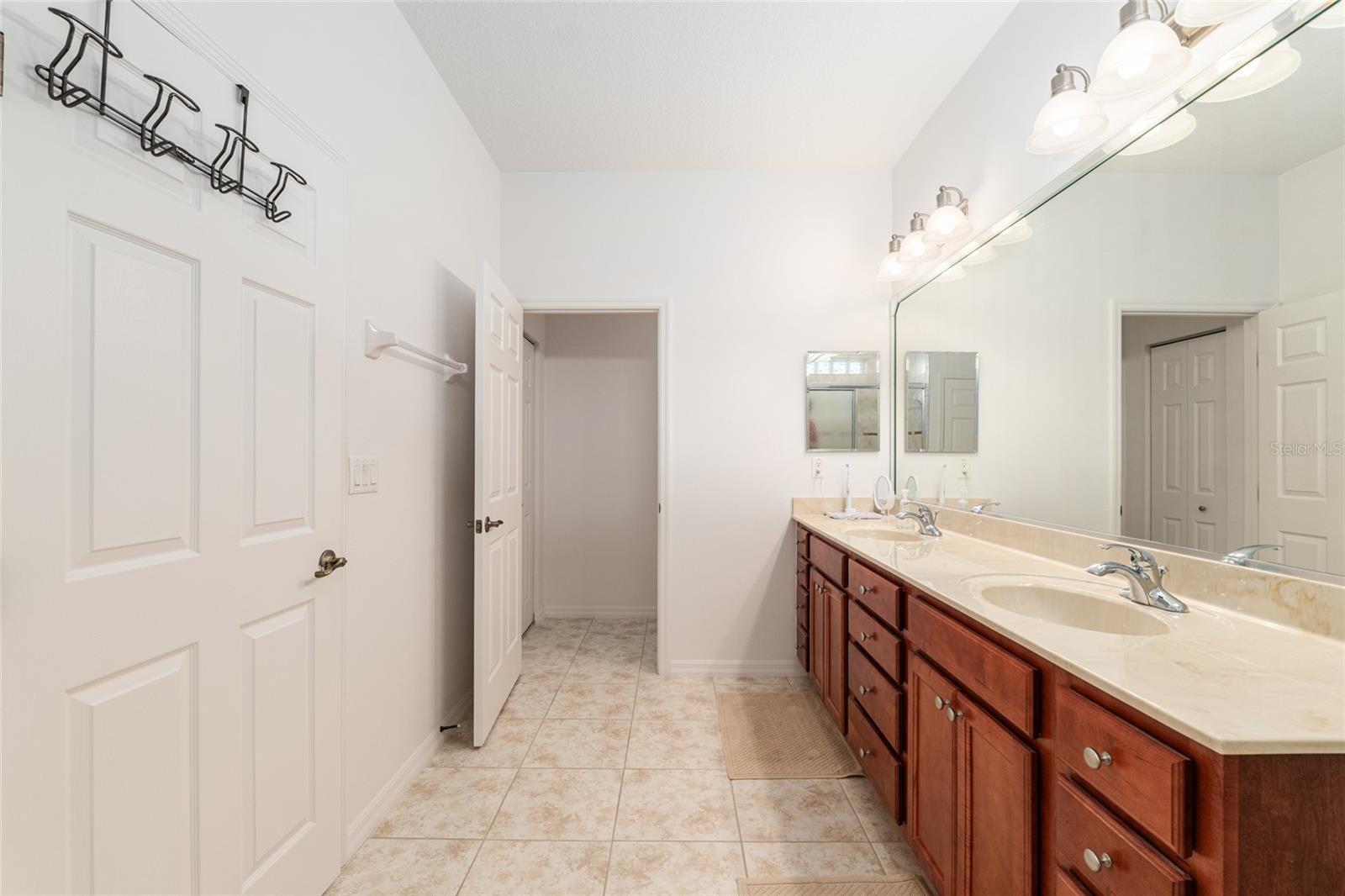 ON TOP OF THE WORLD - Residential