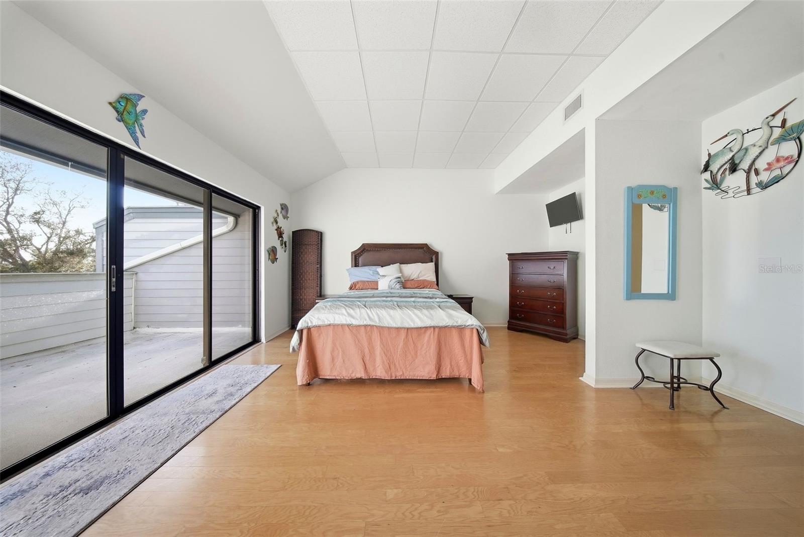 LINKS THE CONDO - Residential