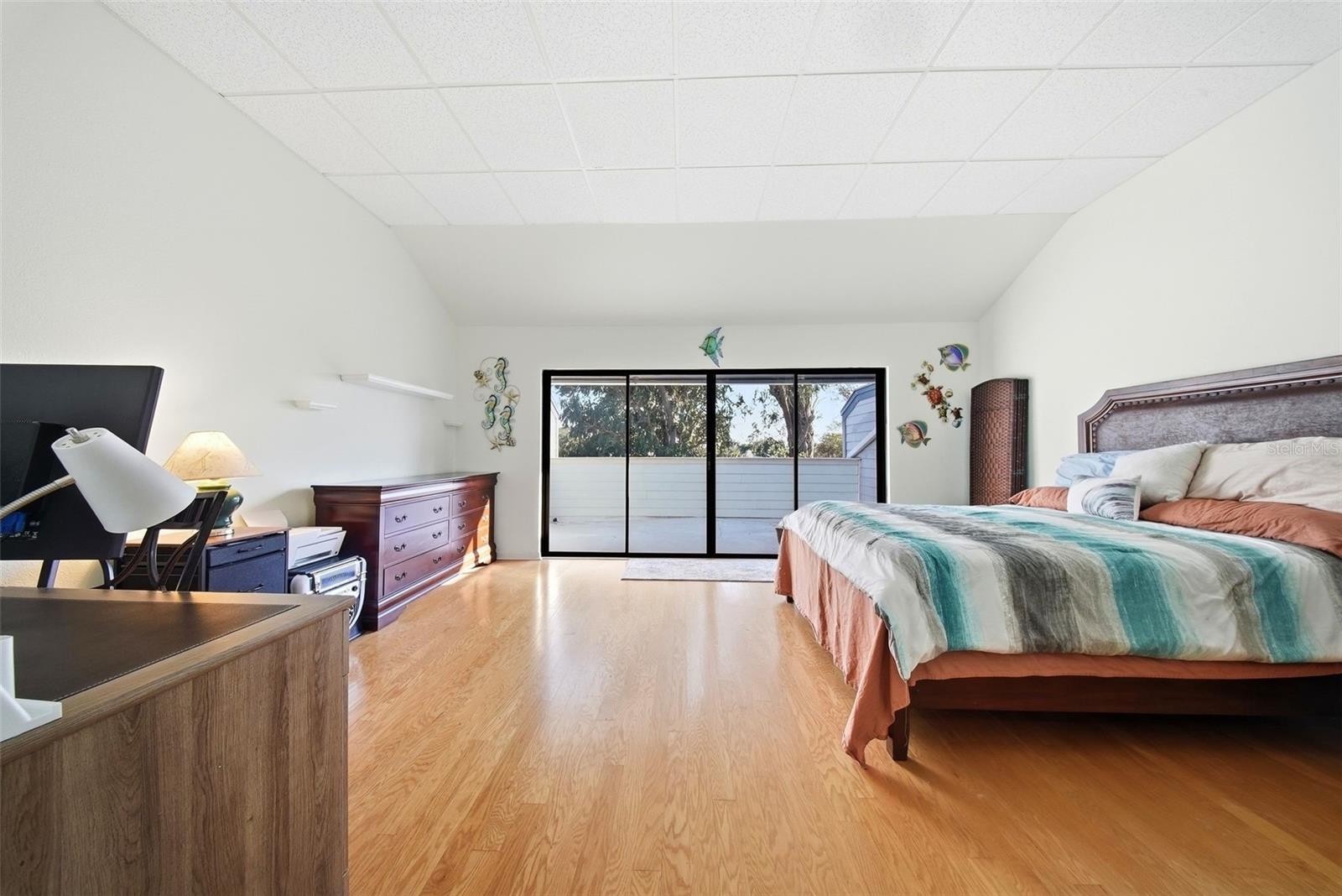 LINKS THE CONDO - Residential