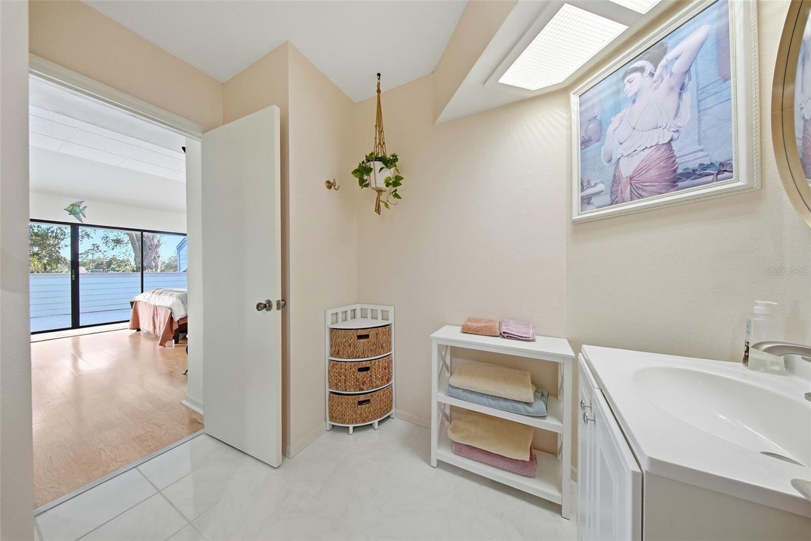 LINKS THE CONDO - Residential