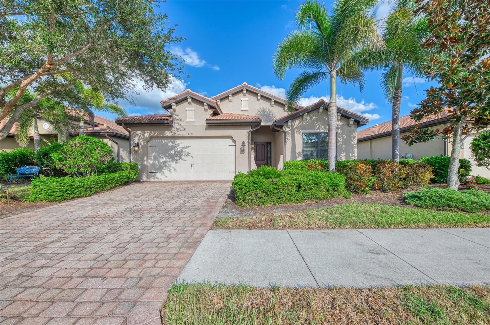 1050 BLUFFWOOD DRIVE