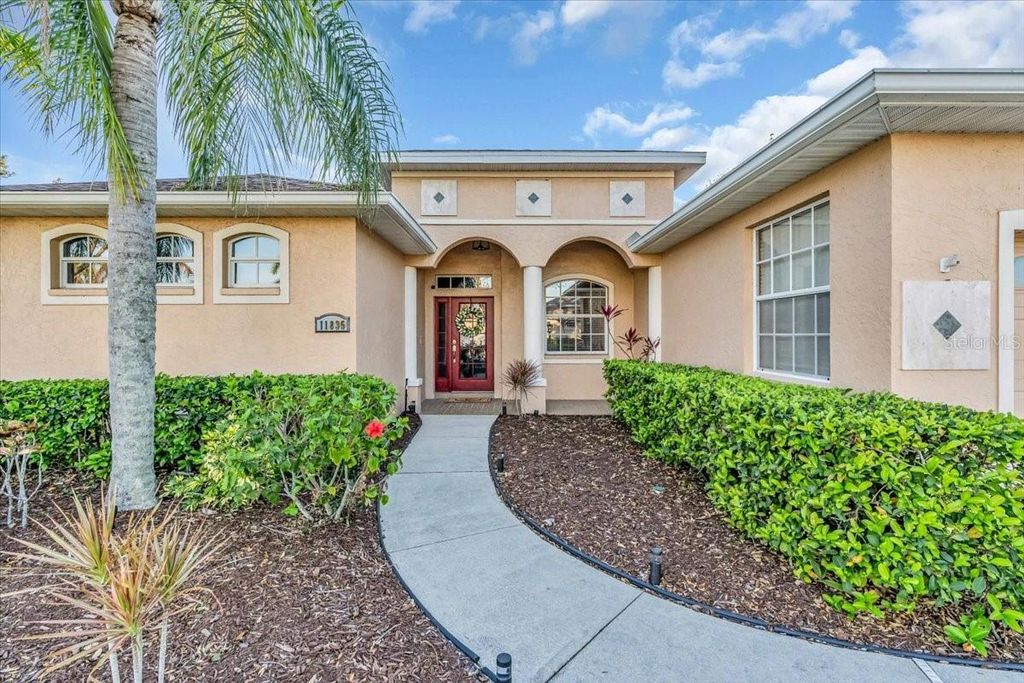 Photo of 11835 Hollyhock Drive, Lakewood Ranch, FL 34202 (MLS # A4665869)