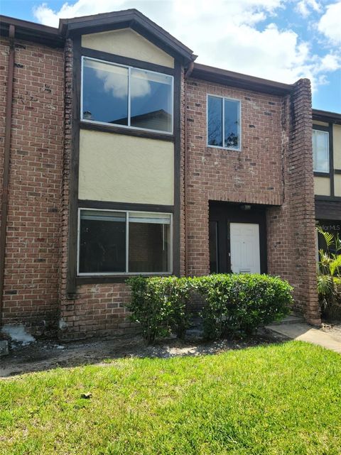 Photo of 2330 Huntington Green Ct #6, Orlando, FL 32839 (MLS # O6401022)
