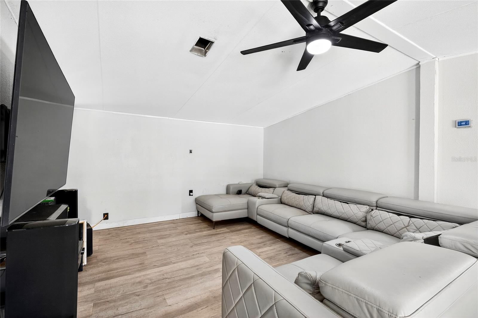 SILVERWOOD VILLAS - Residential