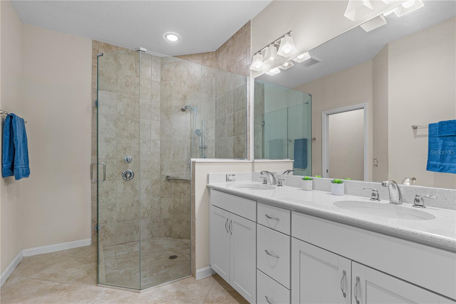 LATITUDE/DAYTONA BEACH PH 5 - Residential