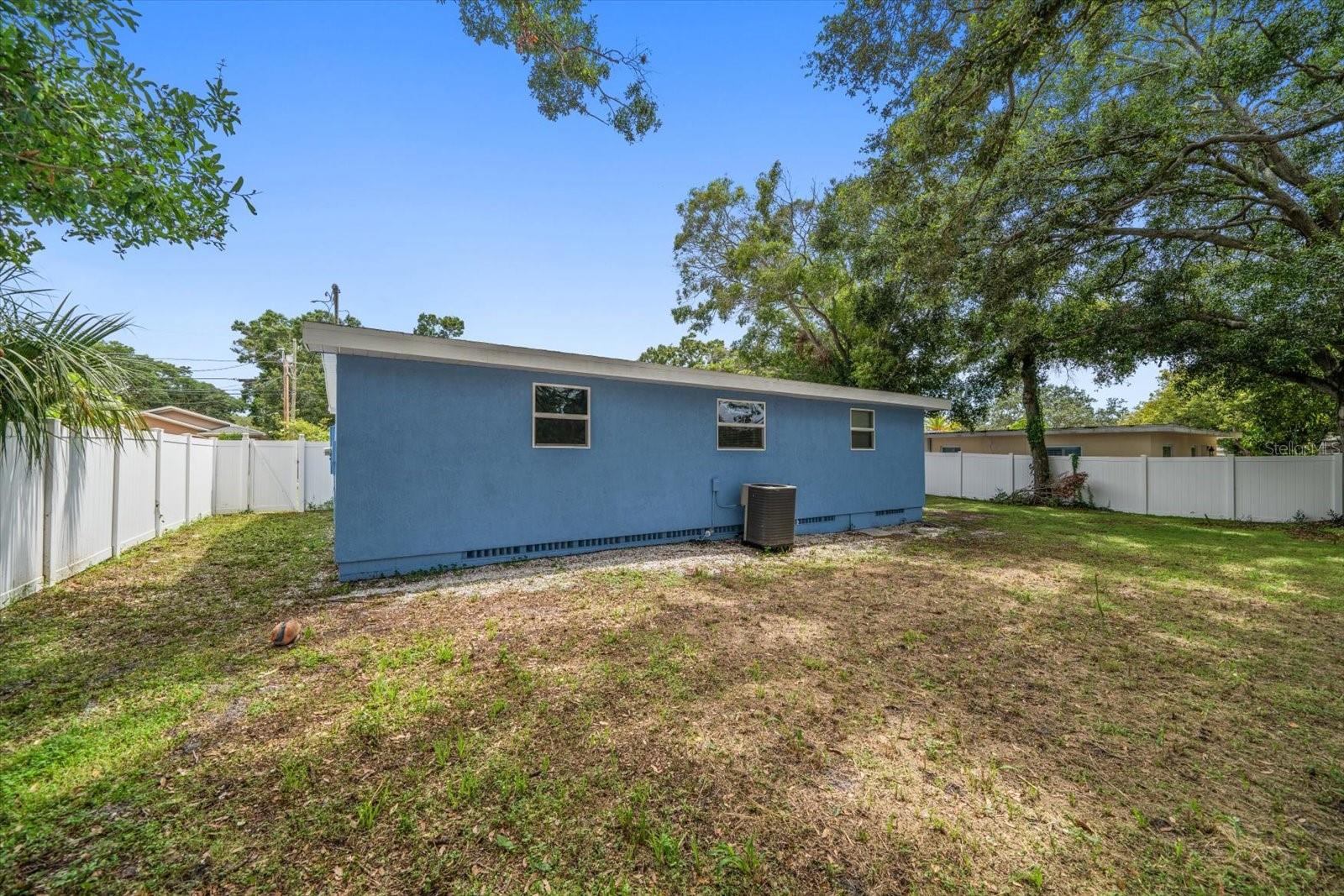 PALM RIDGE MANOR - Residential Lease