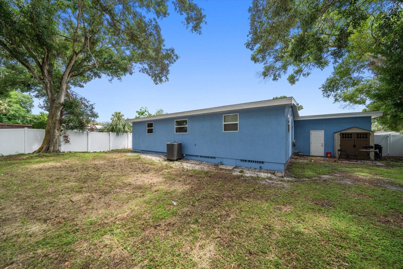 PALM RIDGE MANOR - Residential Lease