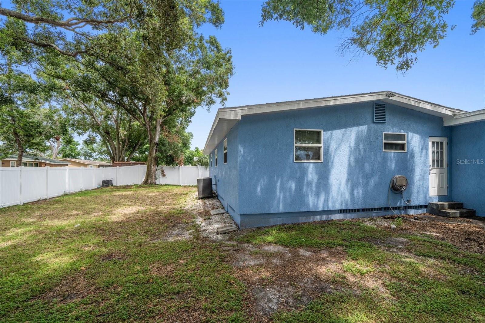 PALM RIDGE MANOR - Residential Lease
