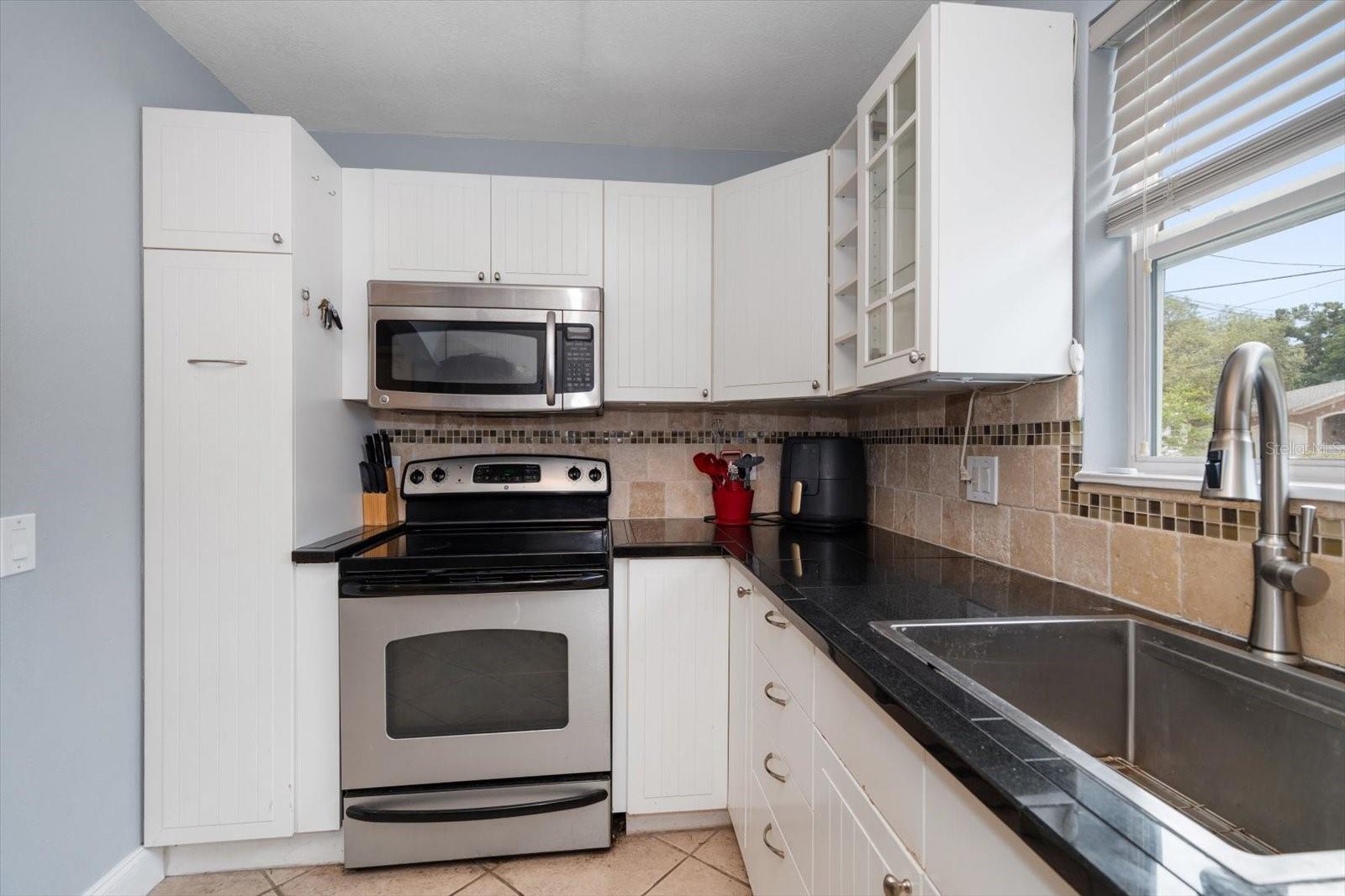 PALM RIDGE MANOR - Residential Lease