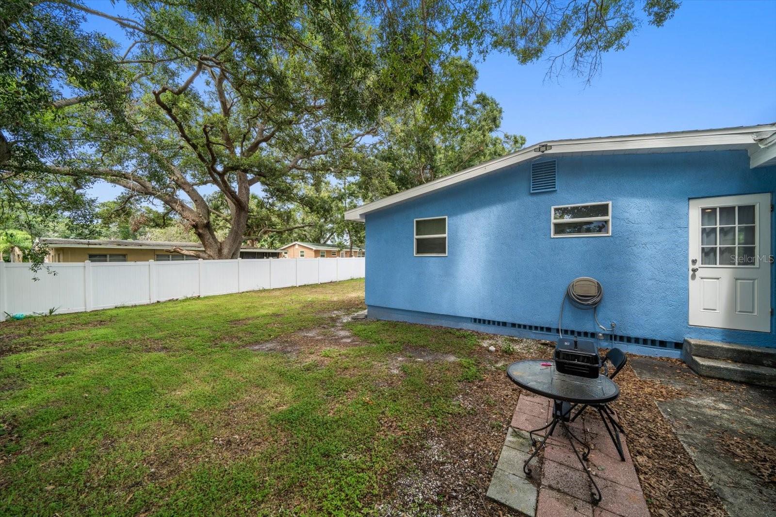 PALM RIDGE MANOR - Residential Lease