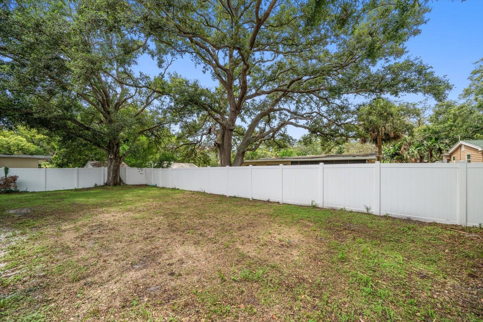 PALM RIDGE MANOR - Residential Lease