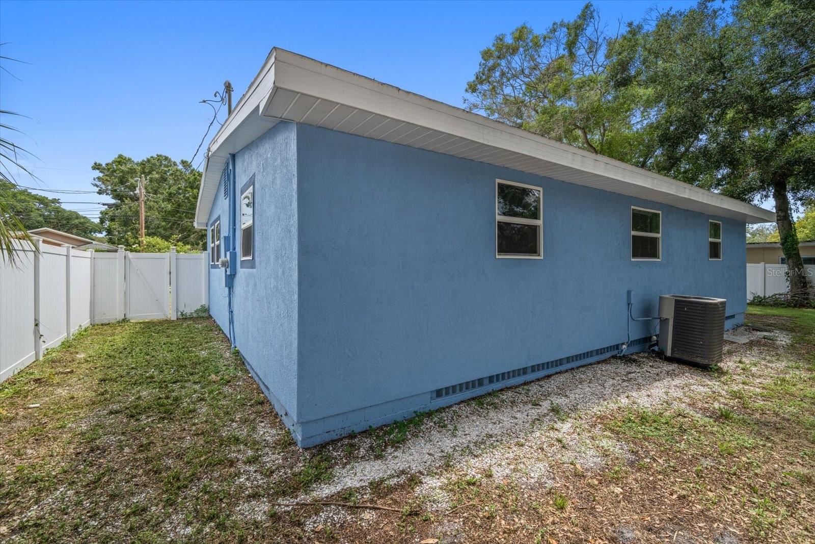 PALM RIDGE MANOR - Residential Lease