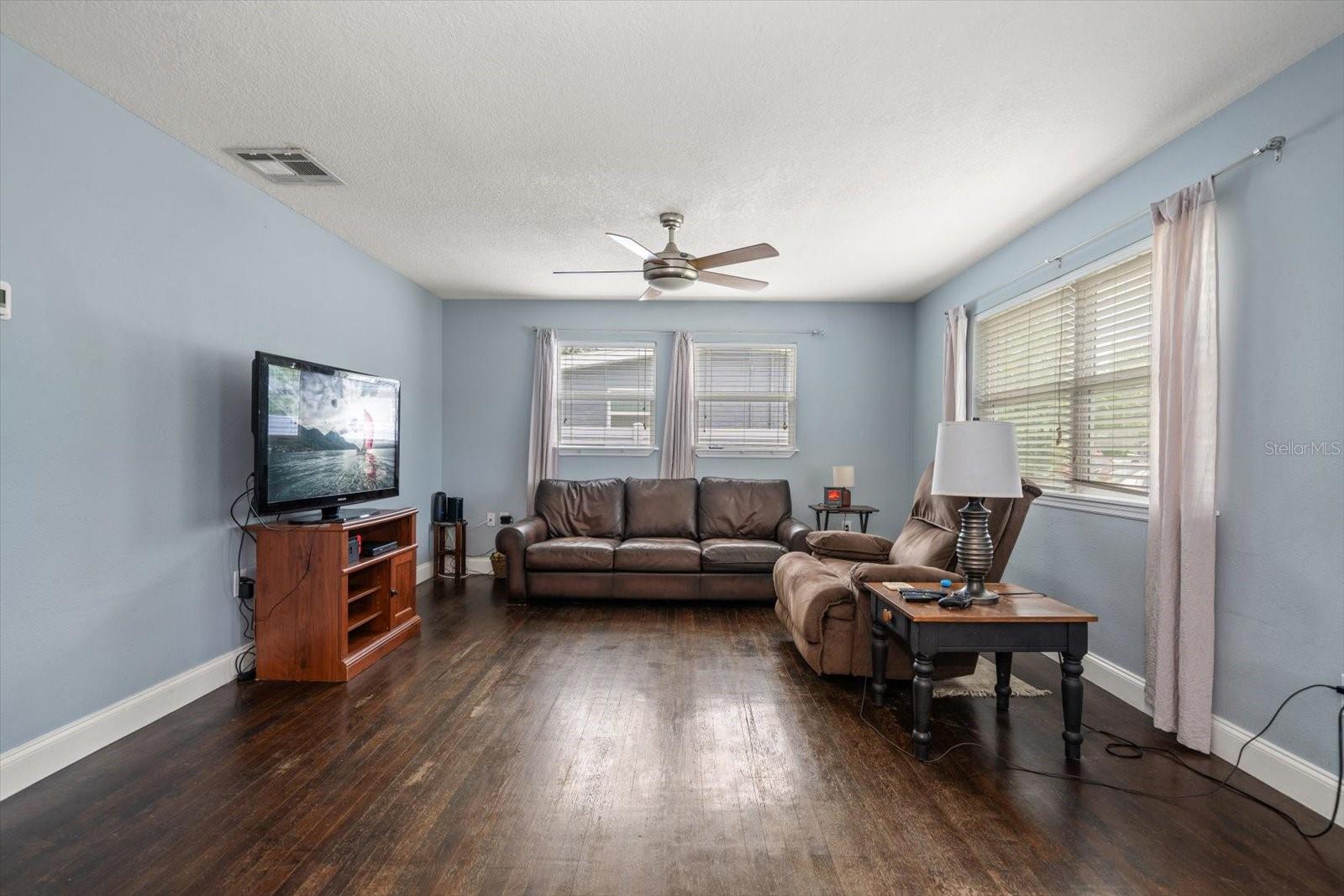 PALM RIDGE MANOR - Residential Lease