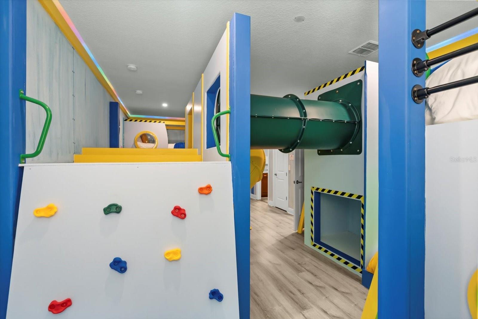 REUNION WEST VLGS NORTH - Residential