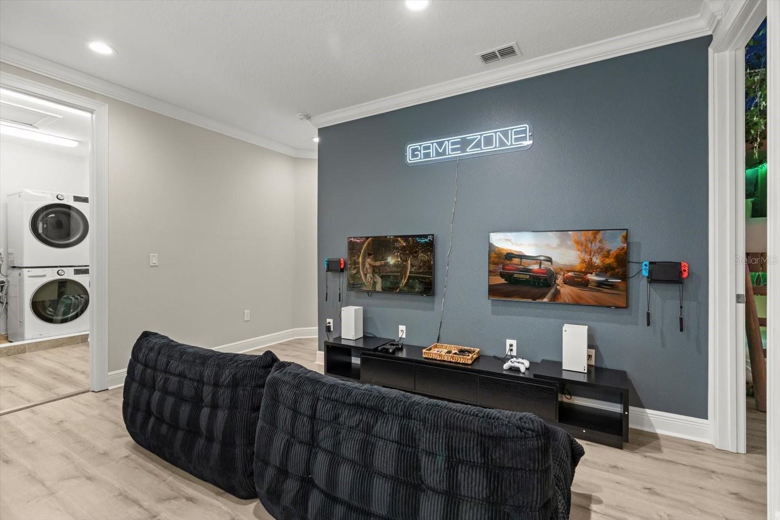 REUNION WEST VLGS NORTH - Residential