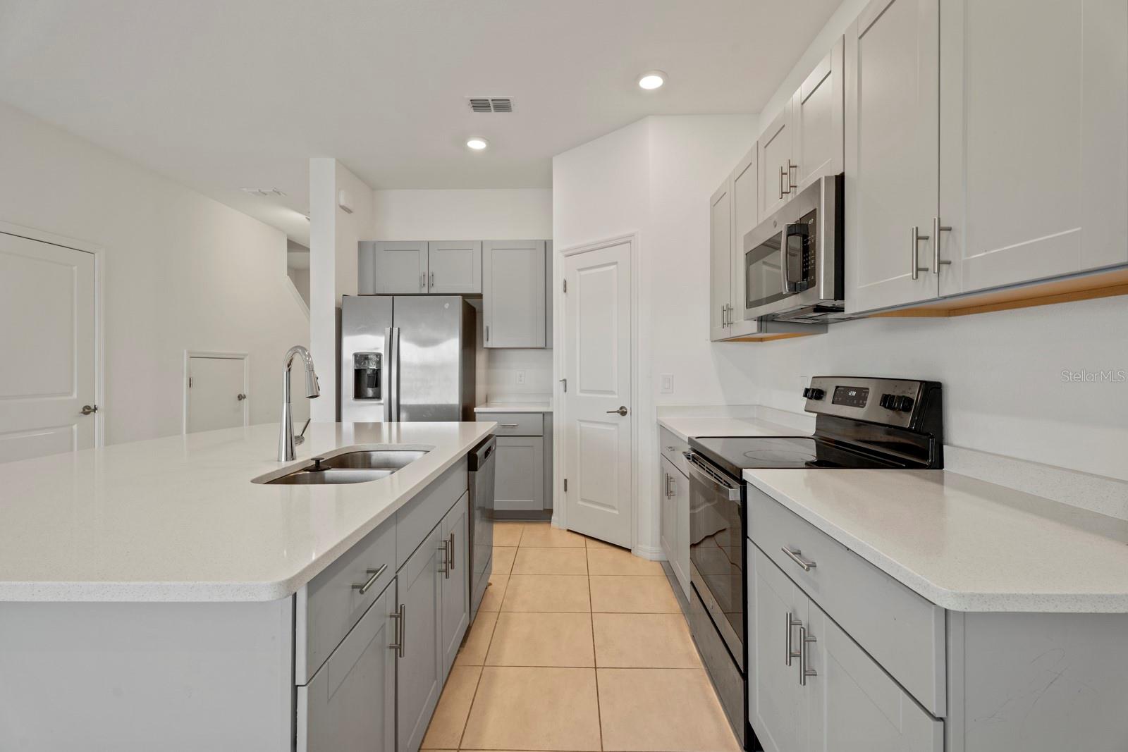 BELLALAGO POD G TOWHOMES - Residential