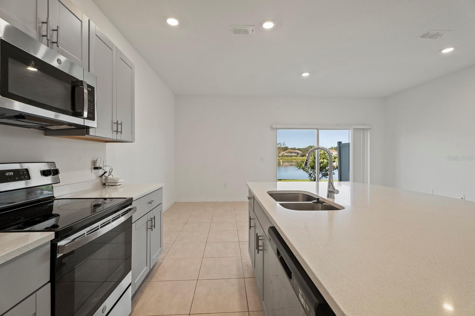 BELLALAGO POD G TOWHOMES - Residential