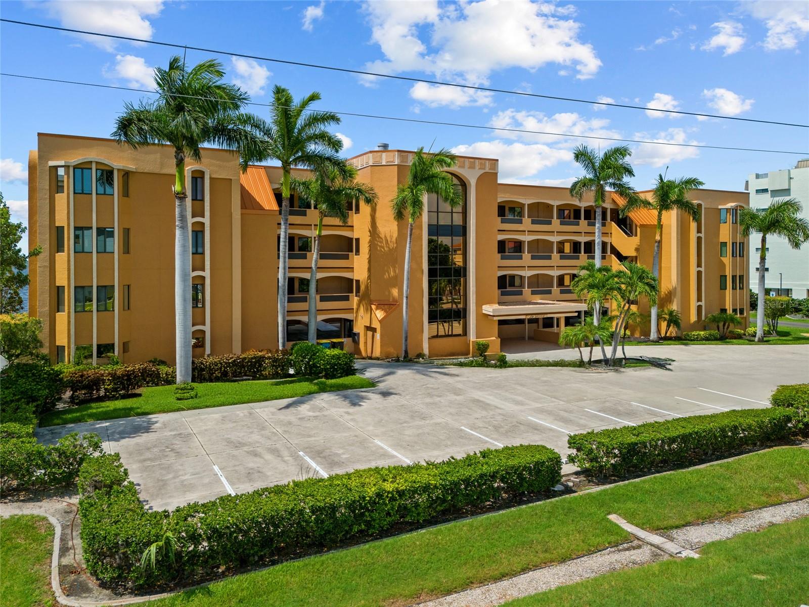 1601 PARK BEACH CIRCLE 4/114