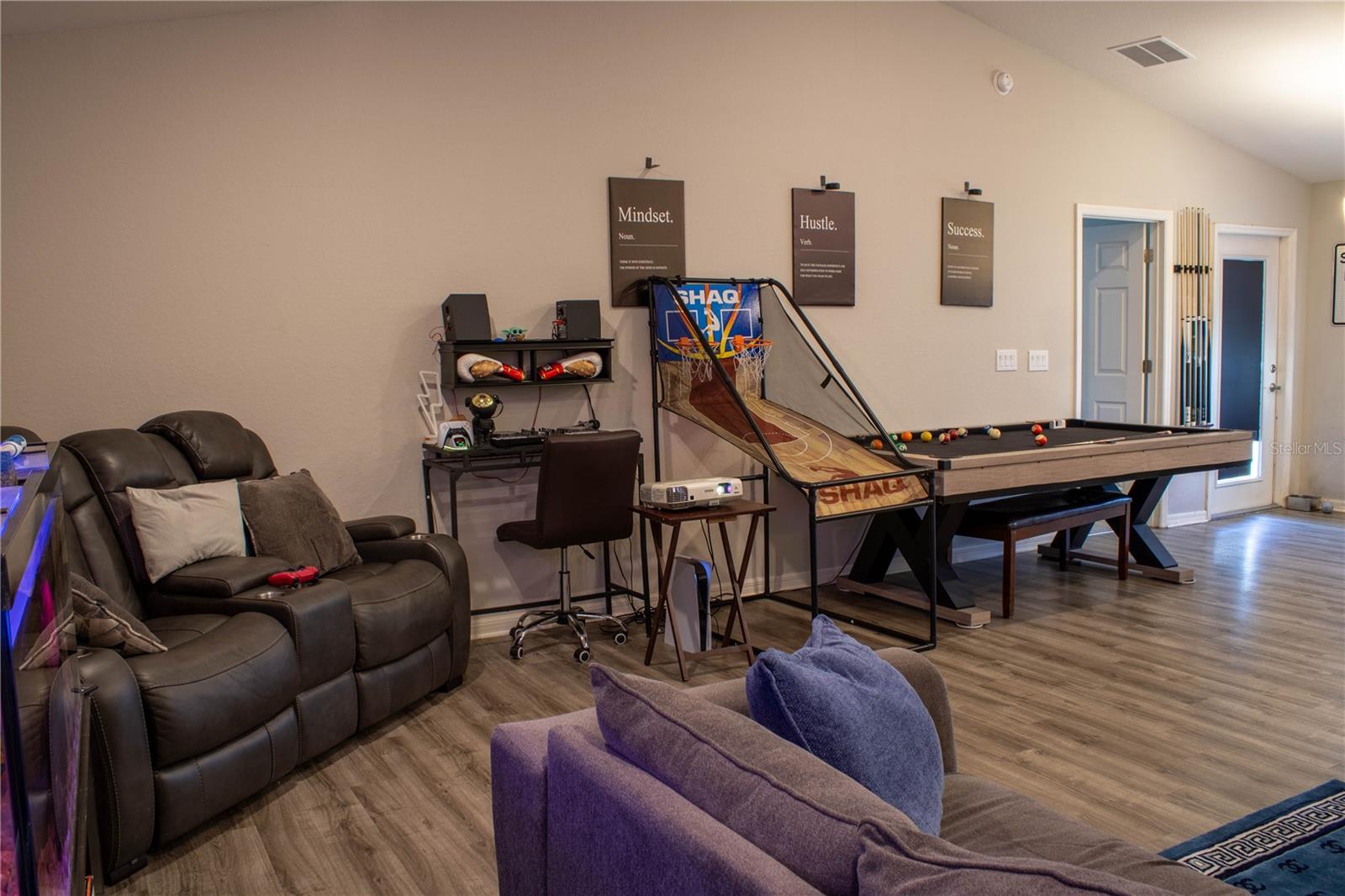 EAGLE HAMMMOCK - Residential