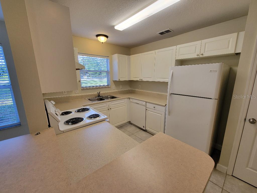 CLEAR LAKE VIEWS - Residential Income