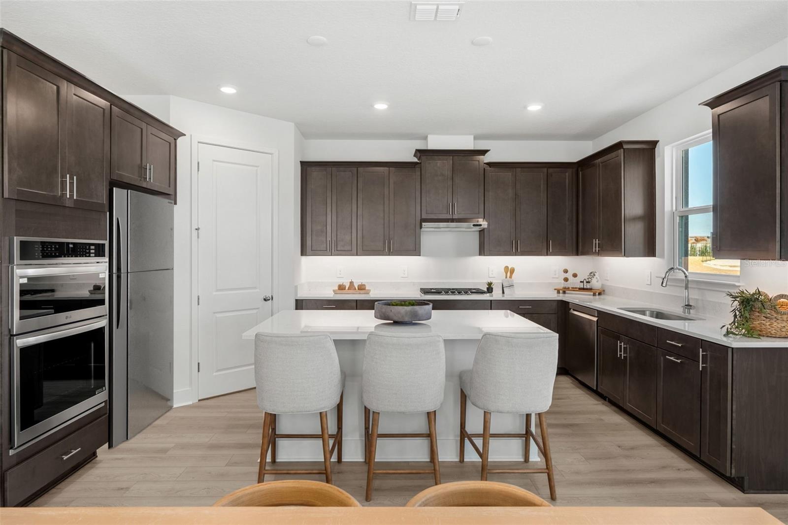 655 EMERALD GROVE DRIVE