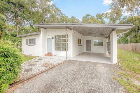 A home in DELAND