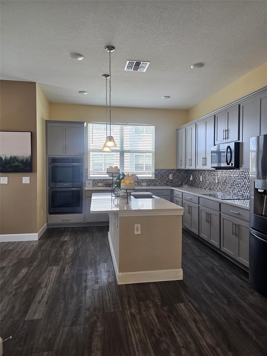 AVALON TWNHMS - Residential