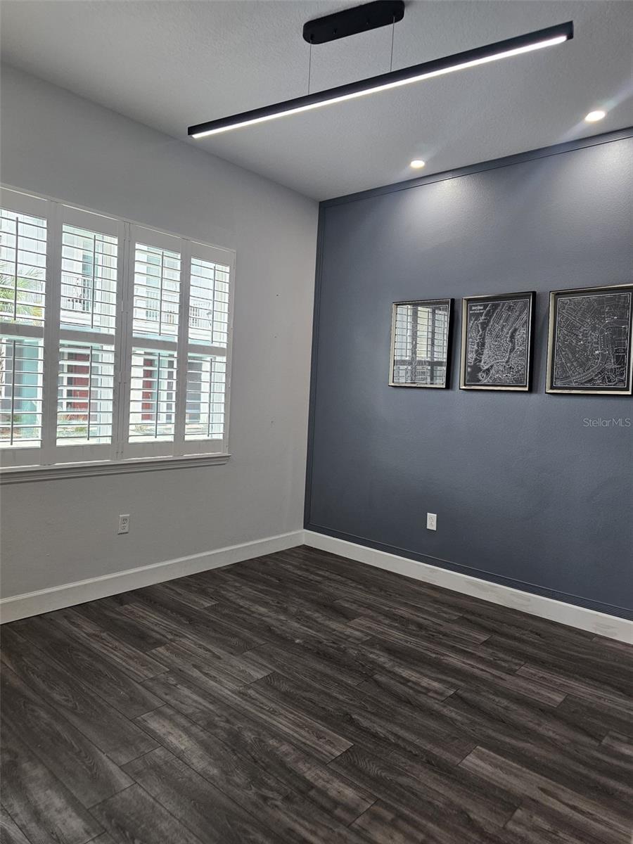 AVALON TWNHMS - Residential