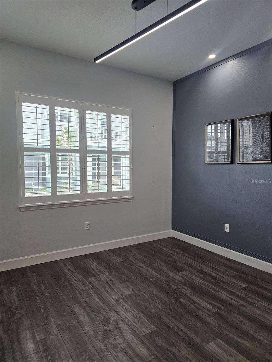 AVALON TWNHMS - Residential