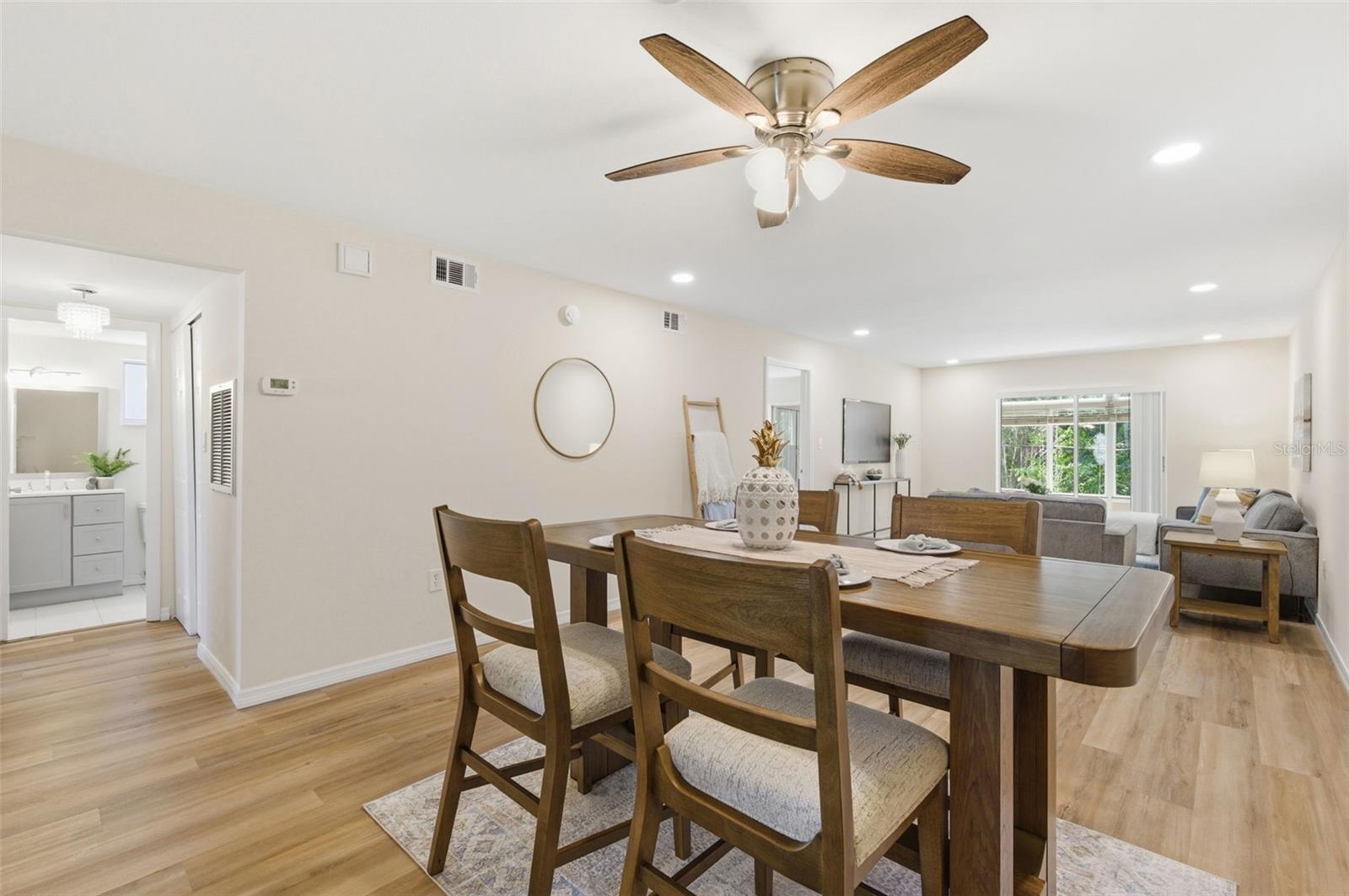 BAYSHORE ON THE LAKE APTS II SEC 3 - Residential