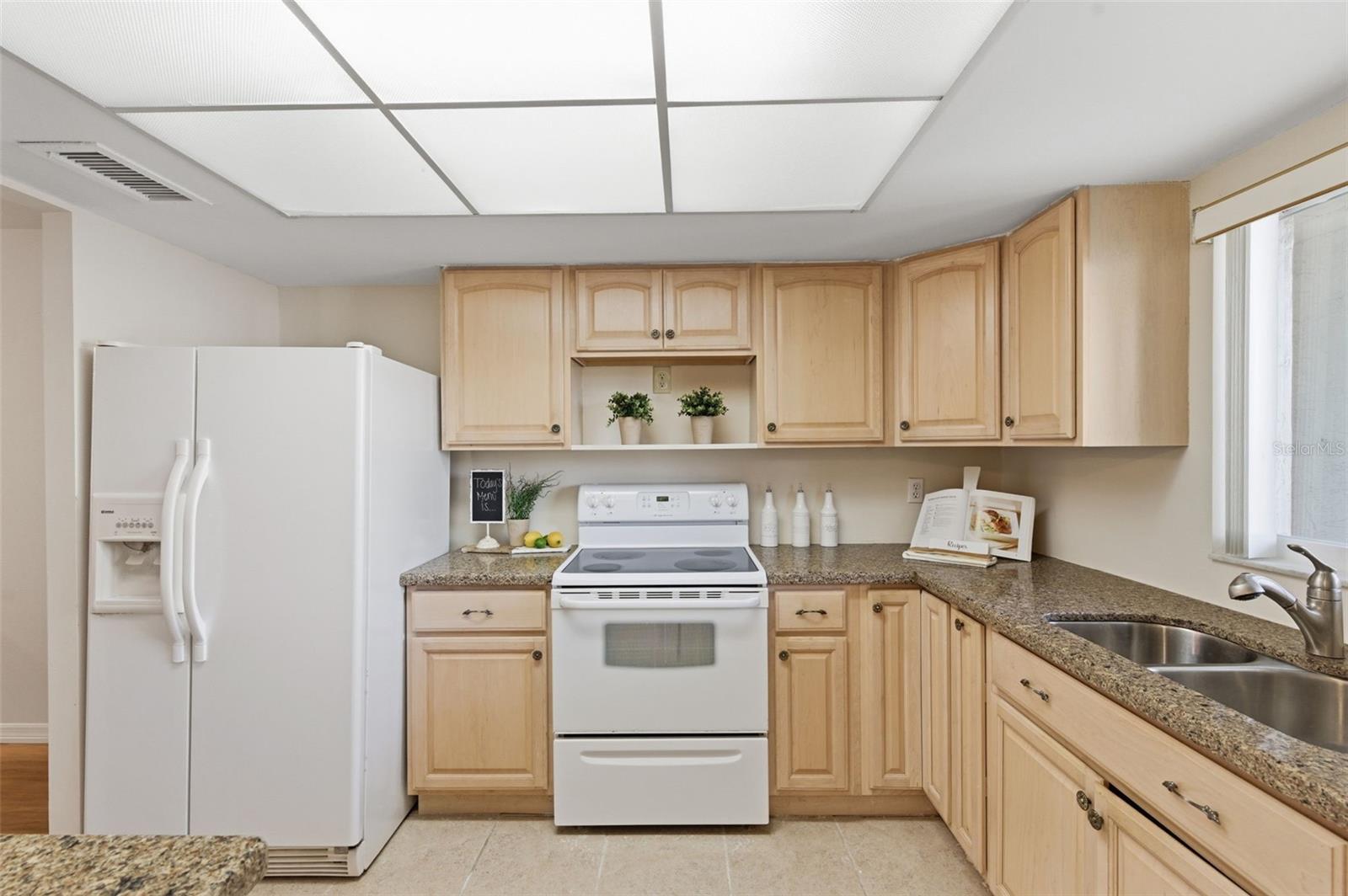 BAYSHORE ON THE LAKE APTS II SEC 3 - Residential