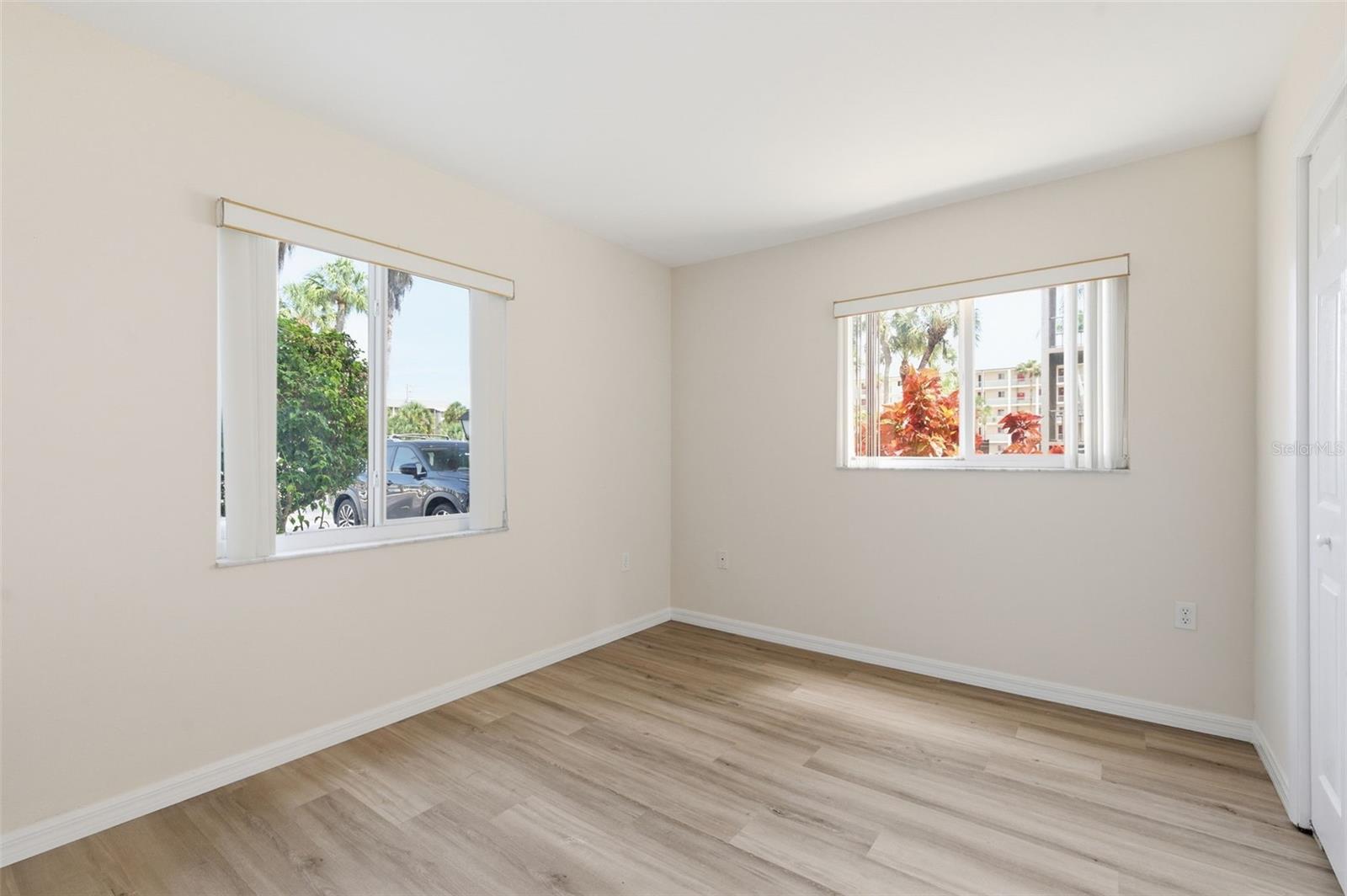 BAYSHORE ON THE LAKE APTS II SEC 3 - Residential