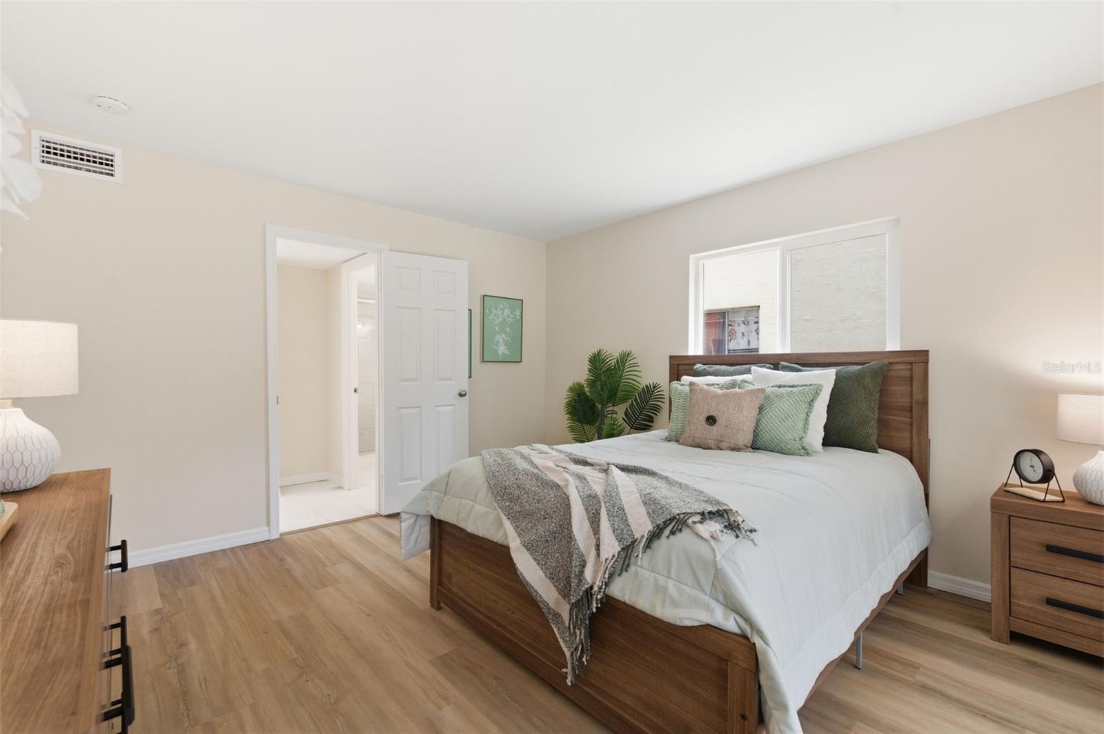 BAYSHORE ON THE LAKE APTS II SEC 3 - Residential