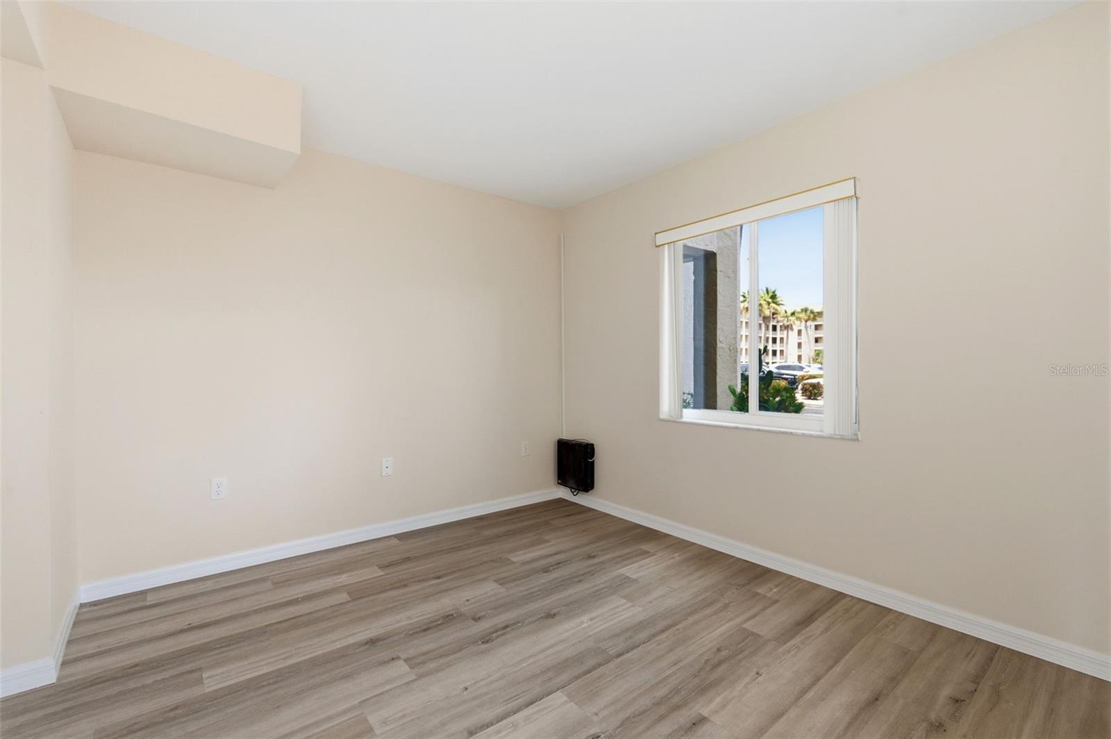 BAYSHORE ON THE LAKE APTS II SEC 3 - Residential