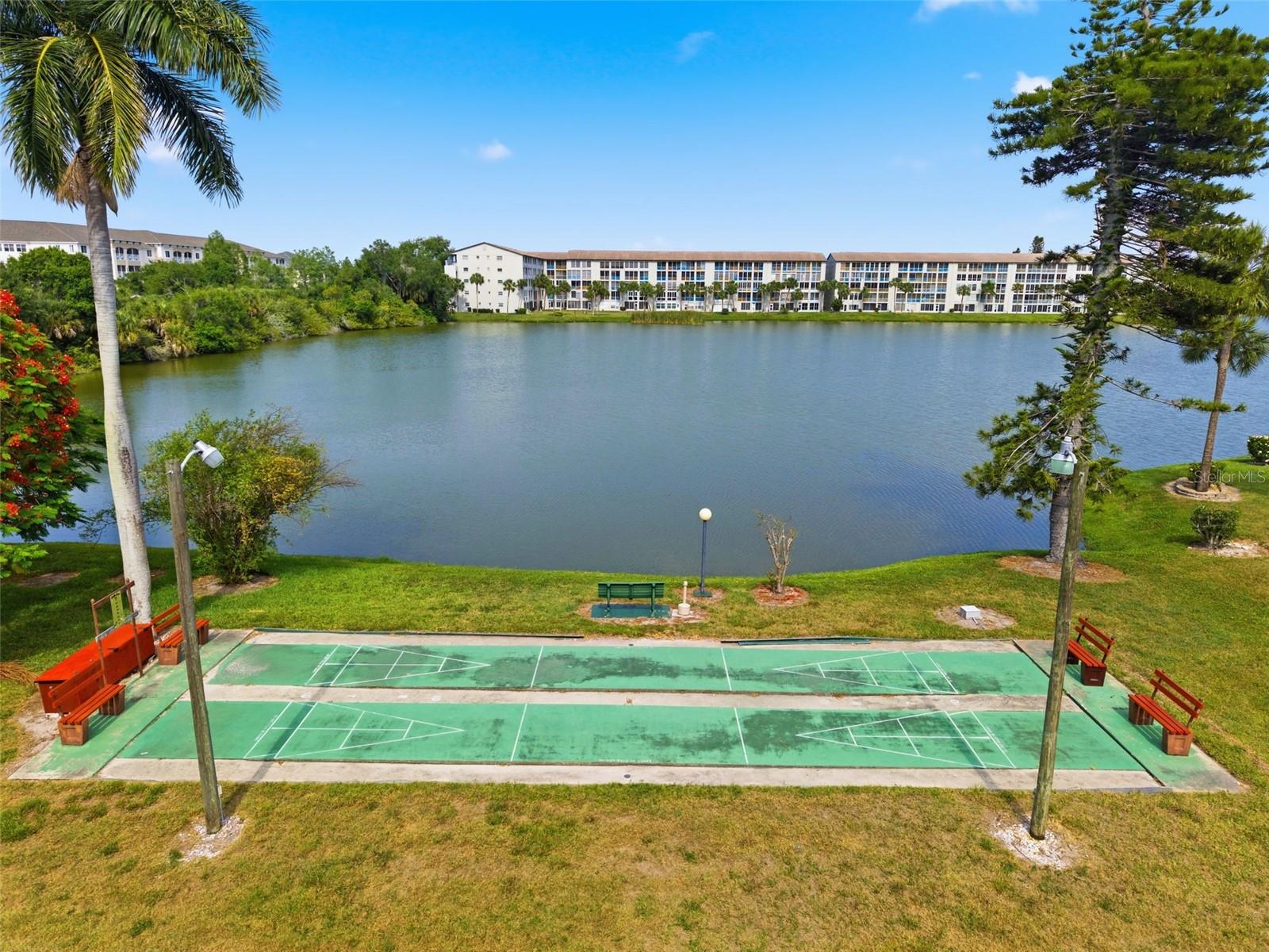 BAYSHORE ON THE LAKE APTS II SEC 3 - Residential