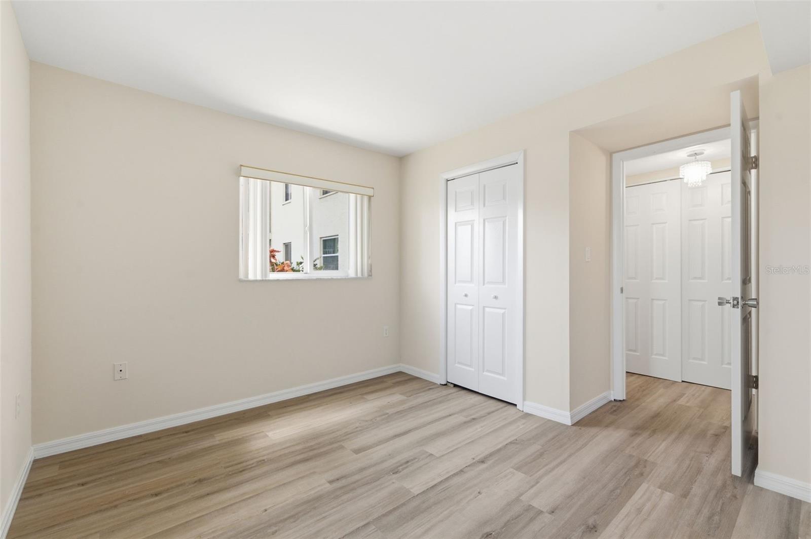 BAYSHORE ON THE LAKE APTS II SEC 3 - Residential