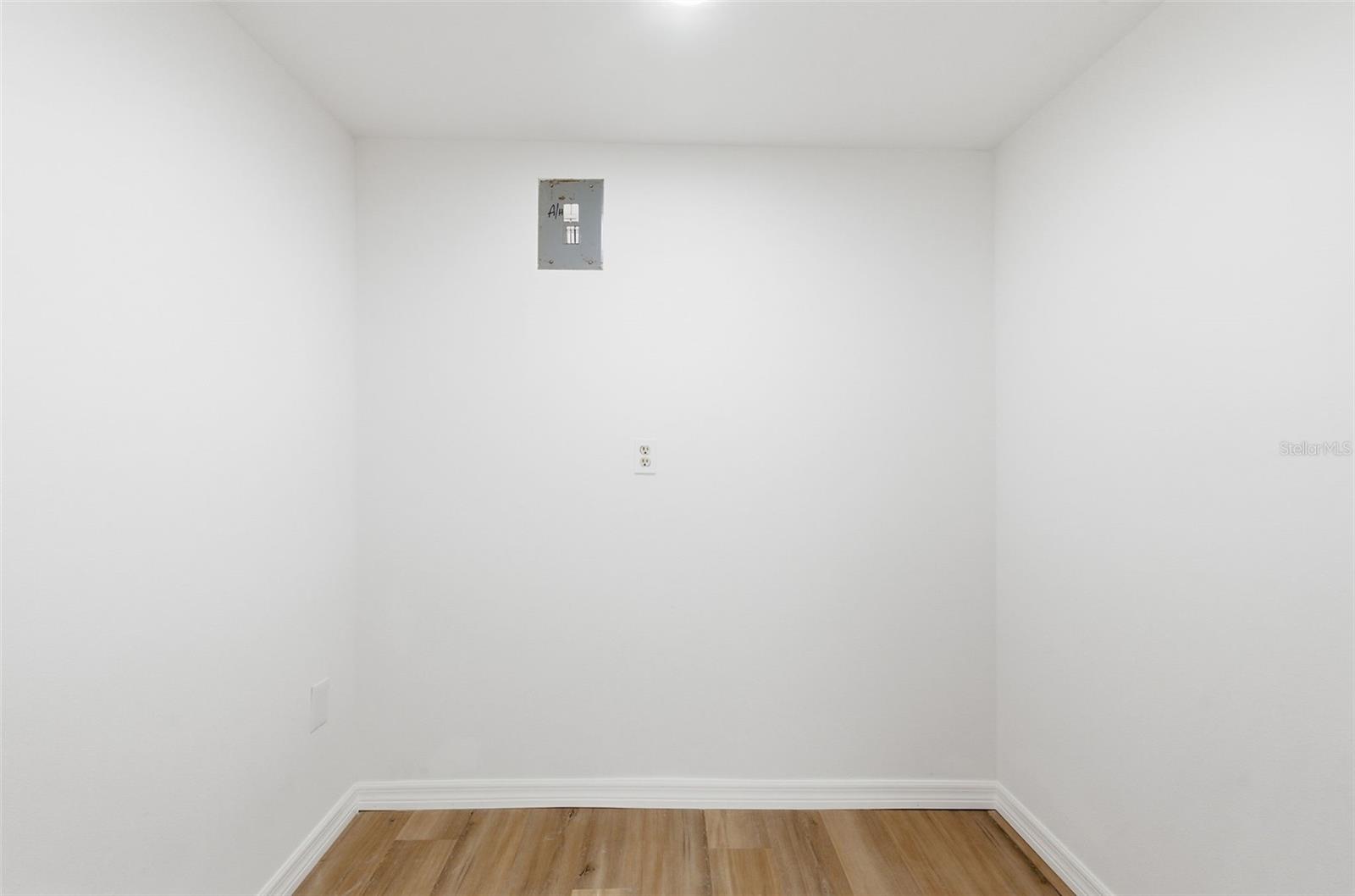 BAYSHORE ON THE LAKE APTS II SEC 3 - Residential